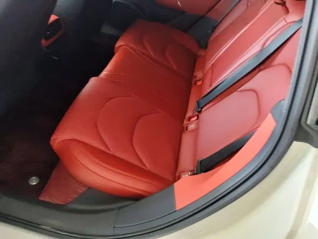 Xiaomi SU7 — Фото автомобиля 16