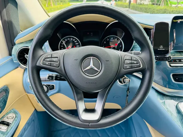 Mercedes-Benz V-Class — Фото автомобиля 11