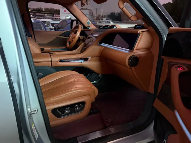 BYD U8 — Фото автомобиля 9
