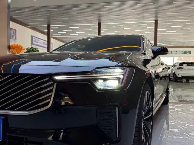 Volvo S90 — Фото автомобиля 10