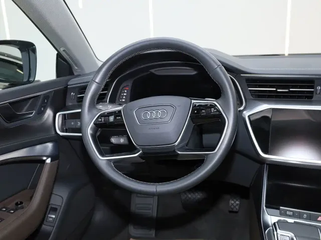 Audi A7L — Фото автомобиля 10