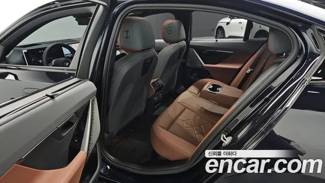 BMW 5-Series 5 серия (G60) 530i xDrive M Sport — Фото автомобиля 12
