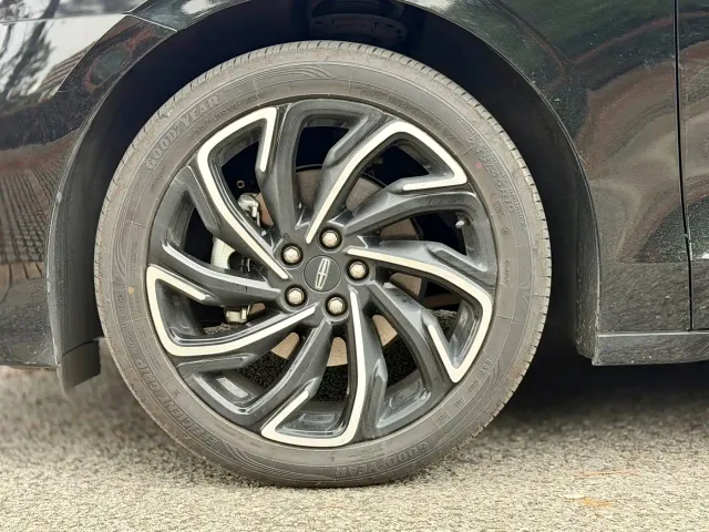 Lincoln Z — Фото автомобиля 7