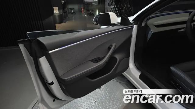 Tesla Model 3 — Фото автомобиля 13