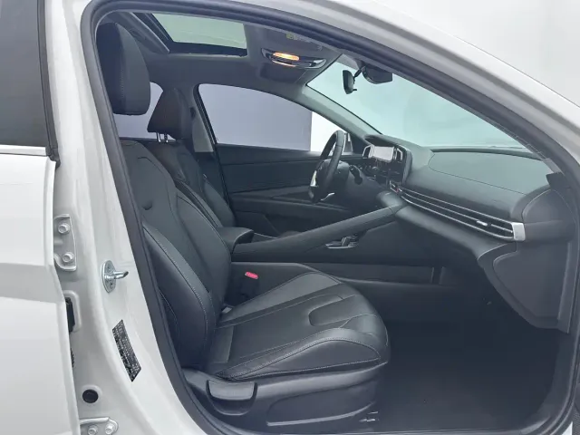 Hyundai Elantra — Фото автомобиля 12