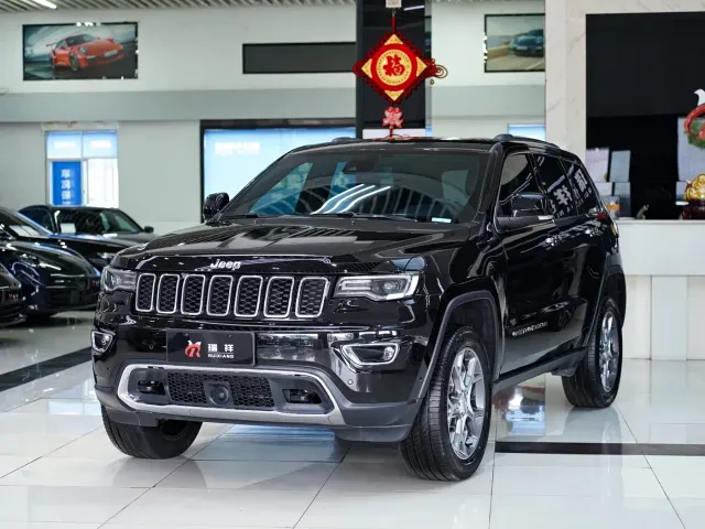 Фотография автомобиля — Jeep Grand Cherokee