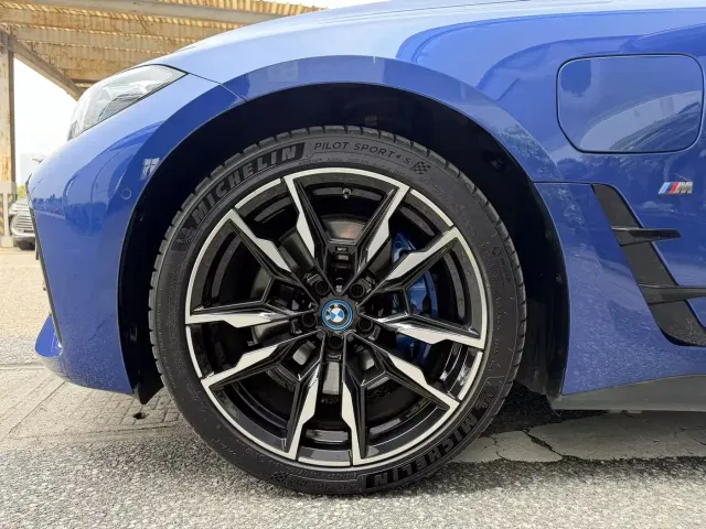 BMW i4 M50 — Фото автомобиля 10