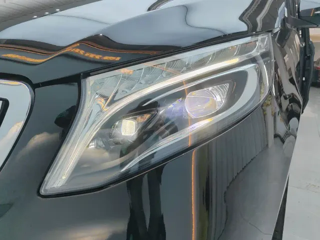 Mercedes-Benz V-Class — Фото автомобиля 21
