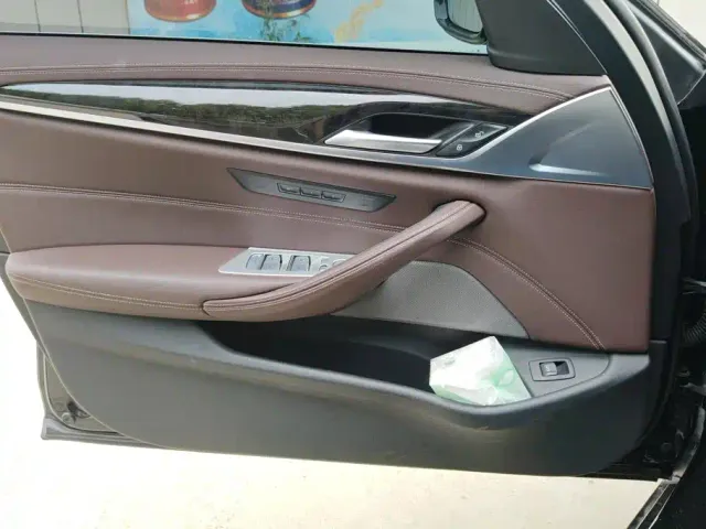 BMW 5 Series — Фото автомобиля 7