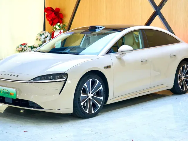Фотография автомобиля — Luxeed S7