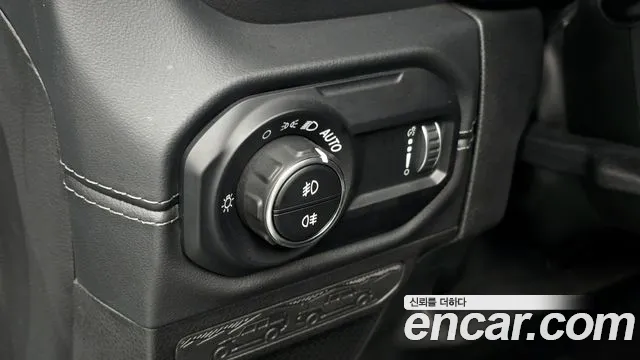 Jeep Wrangler JL — Фото автомобиля 28