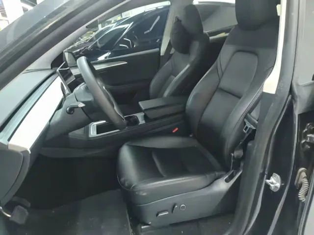 Tesla Model Y — Фото автомобиля 14