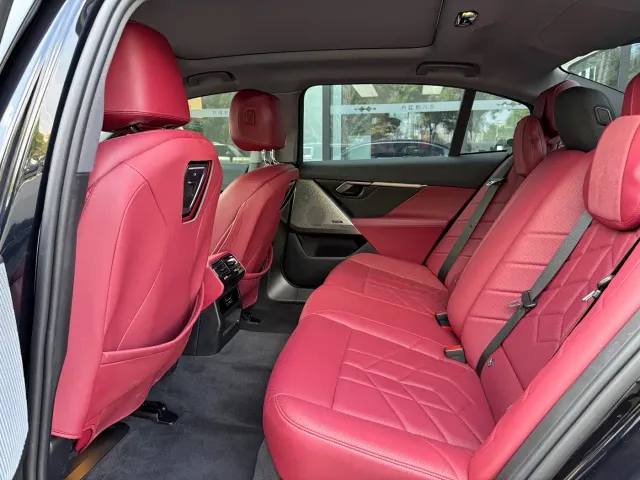 BMW 5 Series — Фото автомобиля 7