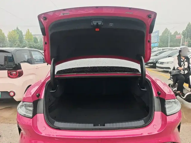 Xiaomi SU7 — Фото автомобиля 18