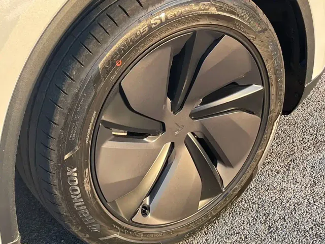 Tesla Model Y — Фото автомобиля 15
