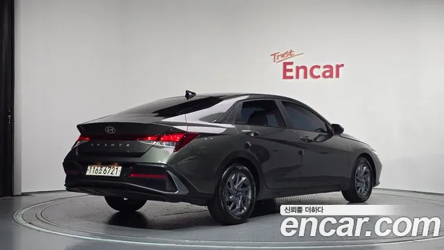 Hyundai Avante CN7 — Фото автомобиля 2