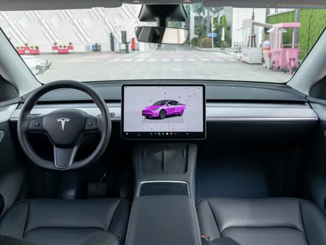 Tesla Model Y — Фото автомобиля 12