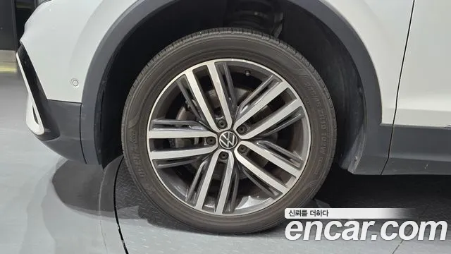 Volkswagen Tiguan — Фото автомобиля 5
