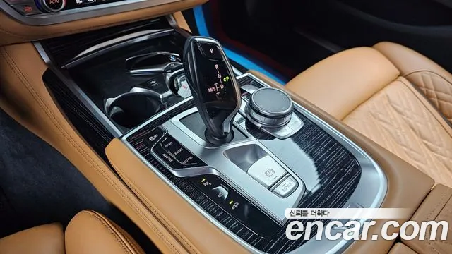 BMW 7-Series — Фото автомобиля 8