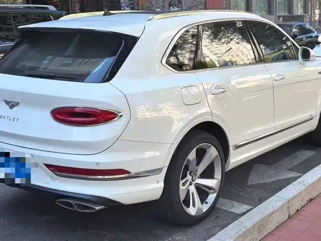 Bentley Bentayga — Фото автомобиля 8