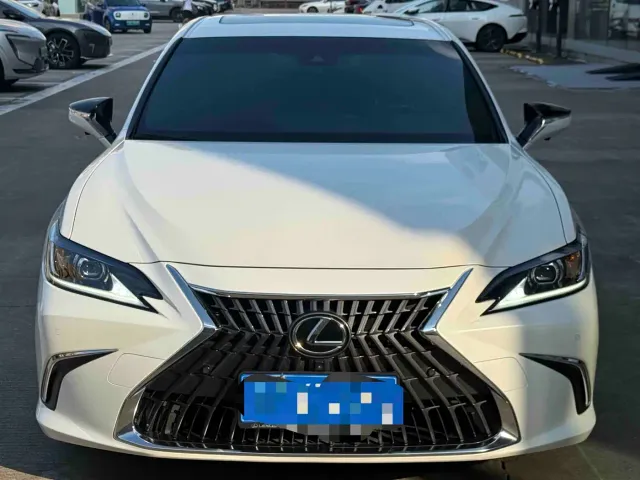 Lexus ES — Фото автомобиля 2