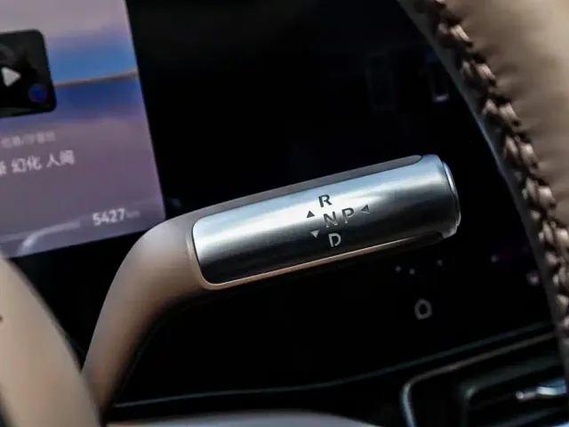 AITO Wenjie AITO M9 2025 Extended Range Ultra 52kWh 6-Seater — Фото автомобиля 21