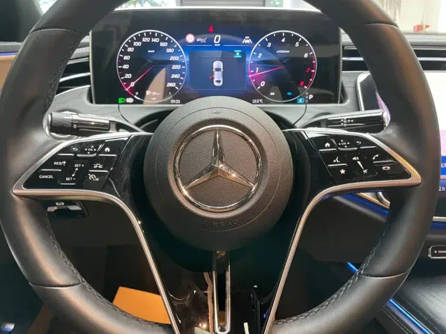 Mercedes-Benz E-Class — Фото автомобиля 12