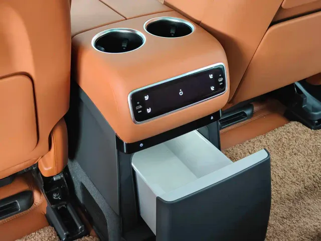 Li Auto Li Xiang L9 2024 Model Ultra — Фото автомобиля 9