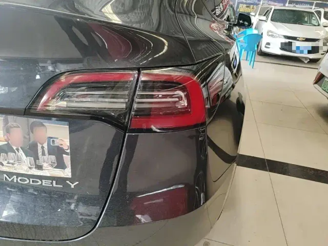 Tesla Model Y — Фото автомобиля 7