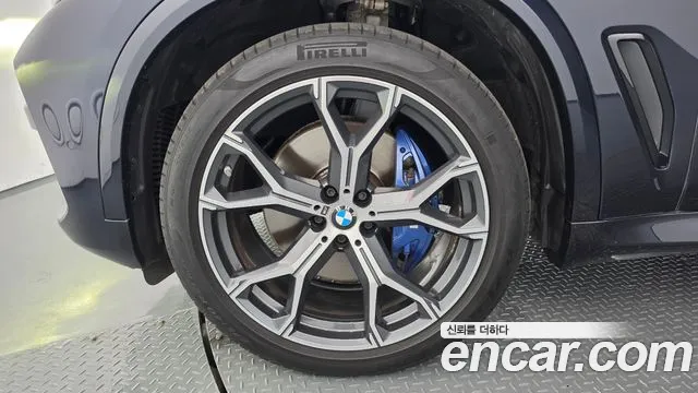 BMW X5 xDrive 40i M Sport — Фото автомобиля 5
