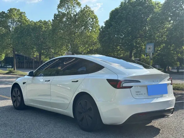 Tesla Model 3 — Фото автомобиля 6