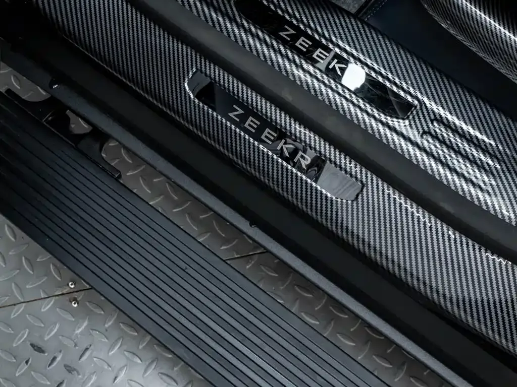ZEEKR Zeekr 9X 2025 Model Gloss Black Edition — Фото автомобиля 9