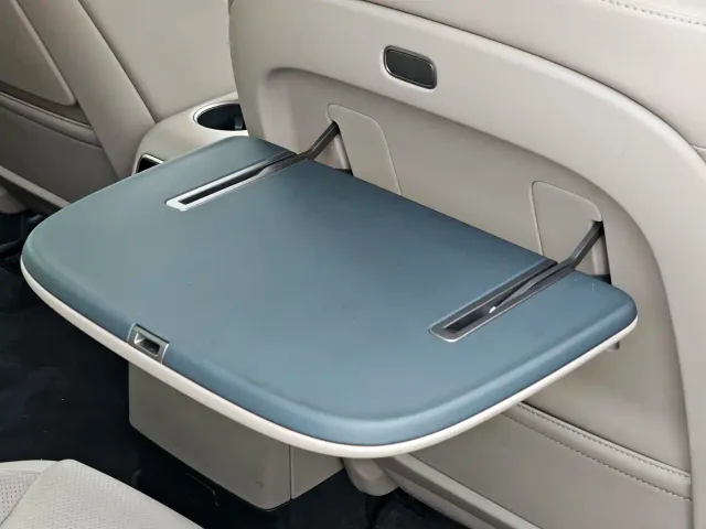 Li Auto i8 — Фото автомобиля 13
