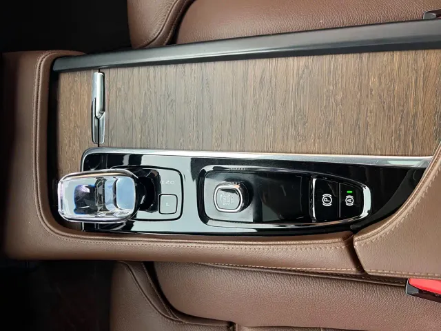 Volvo S90 — Фото автомобиля 22