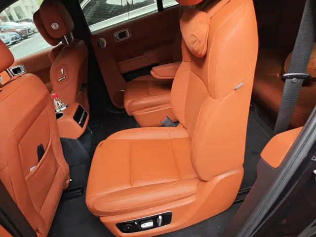 Li Auto L8 — Фото автомобиля 13