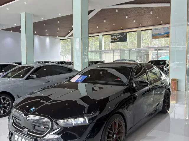 Фотография автомобиля — BMW i5 M60