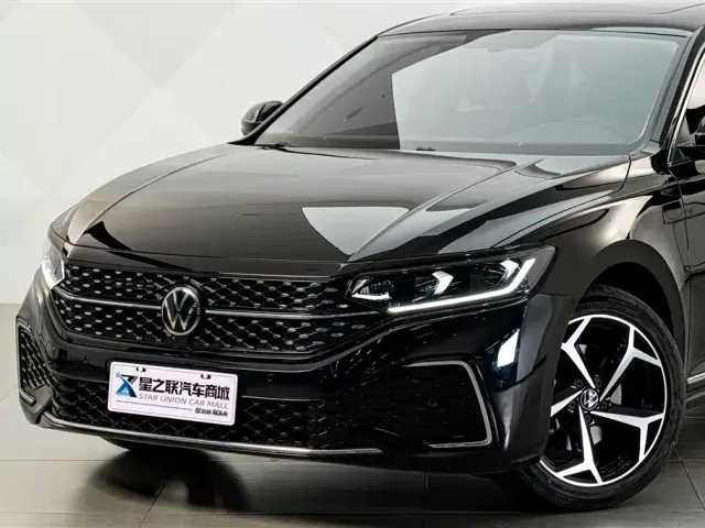 Volkswagen Passat — Фото автомобиля 2