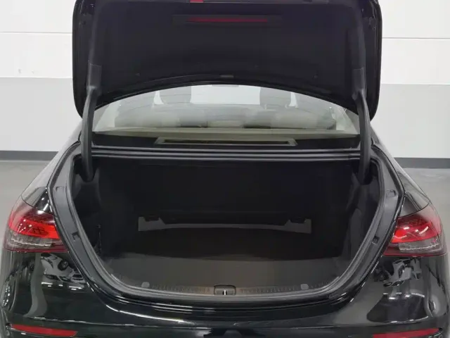 Mercedes-Benz E-Class — Фото автомобиля 16