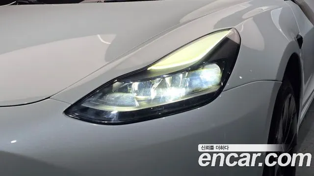 Tesla Model 3 — Фото автомобиля 21