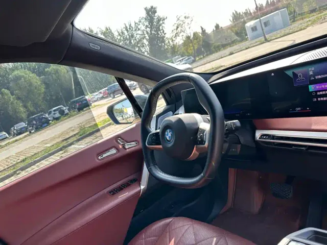 BMW iX M60 — Фото автомобиля 14