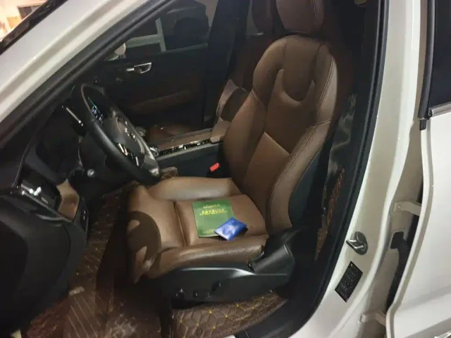 Volvo XC60 — Фото автомобиля 11