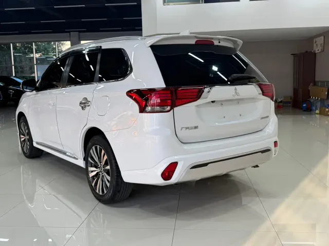 Mitsubishi Outlander — Фото автомобиля 4