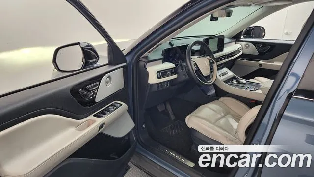Lincoln Aviator — Фото автомобиля 10