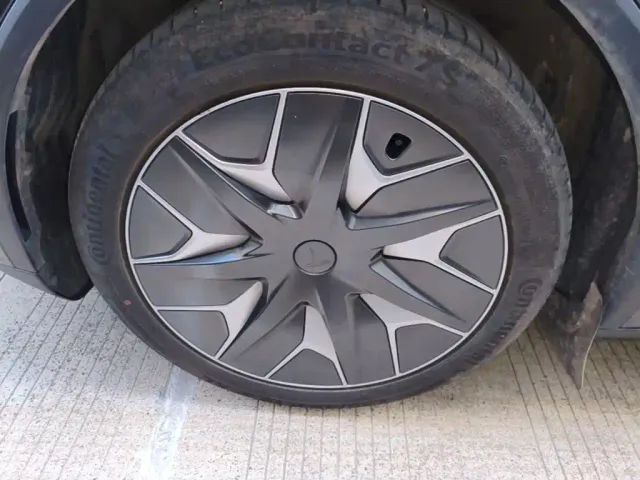 Tesla Model Y L — Фото автомобиля 22