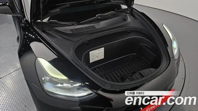 Tesla Model 3 — Фото автомобиля 6