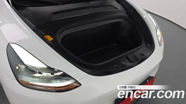 Tesla Model Y — Фото автомобиля 9