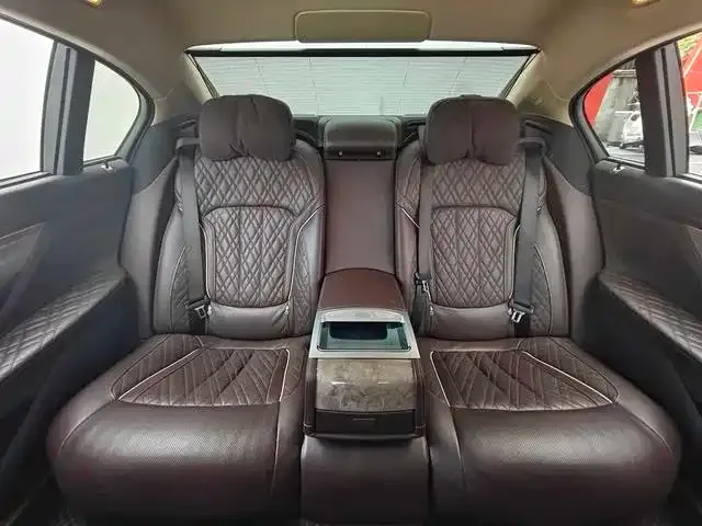 BMW 7 Series — Фото автомобиля 16