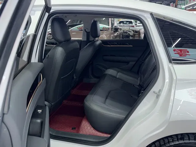 Wuling Starlight — Фото автомобиля 8