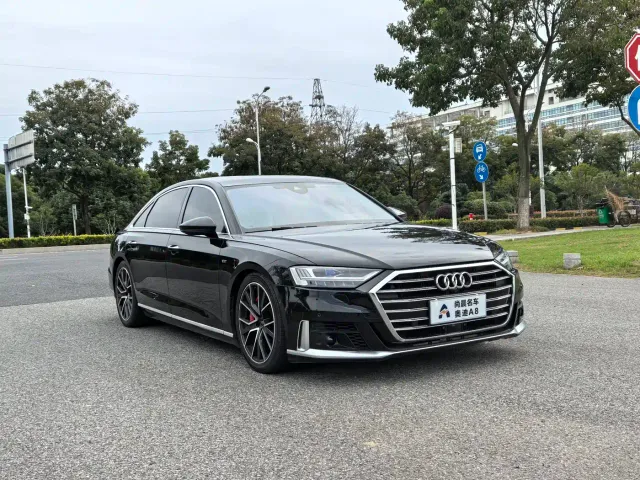 Audi A8 — Фото автомобиля 3