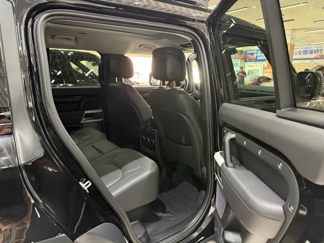 Land Rover Defender — Фото автомобиля 11